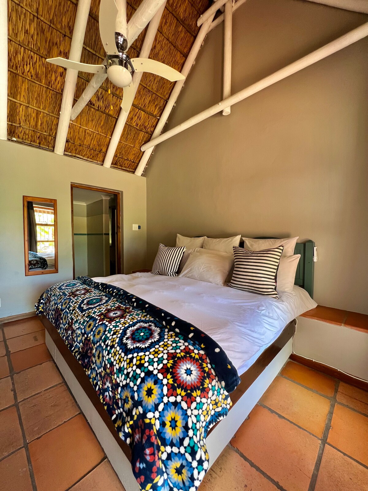 Chumba cha kulala cha pili nje mbele ya bwawa + bafu la chumbani