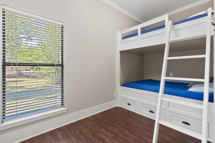 QUEEN bunks are large enough for 4 adults if needed!