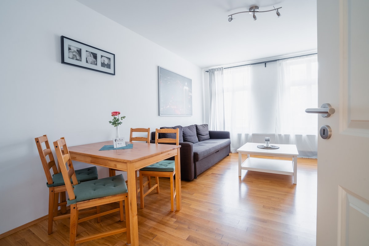 Popular Airbnb listing: City Park Suite D in Neustadt Neuschönefeld