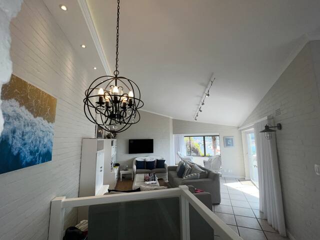 Beautiful spacious house with stunning views gallery image 4