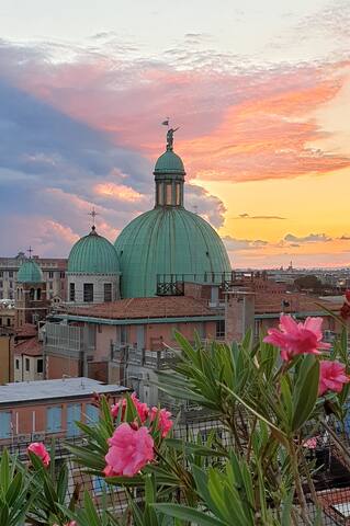 truly venetian atmosphere with 360° view