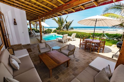 Casa Primera Fila en Condominio Privado Punta Sal