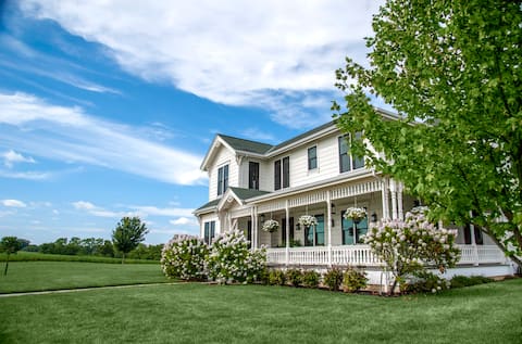 Fabulous Farm House with pool nearArk Encounter