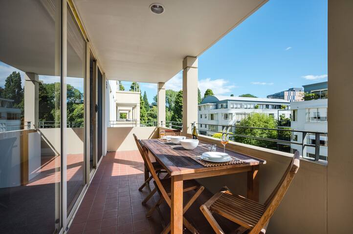 Rich Uncle’s Pad. Salamanca, Battery Point gallery image 3