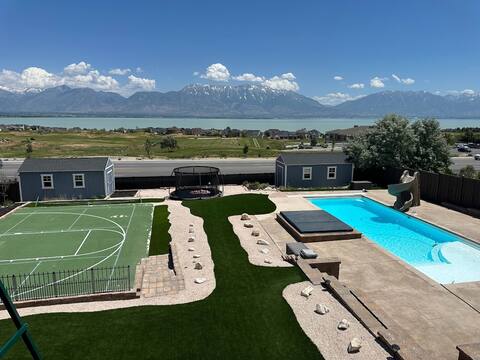 Backyard Oasis & Full Basement Walkout