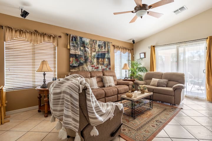 Family Friendly Home - Tucson, AZ