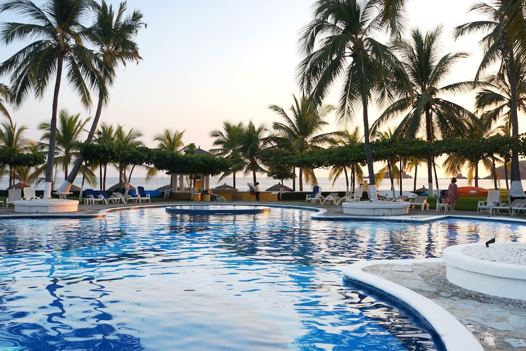 Fantastic "Casa Lagartijas Villa 47" Playa Iguana Villas for Rent in