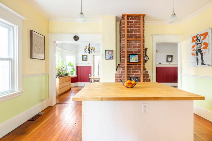 Stunning 1904 Colonial in Oakland