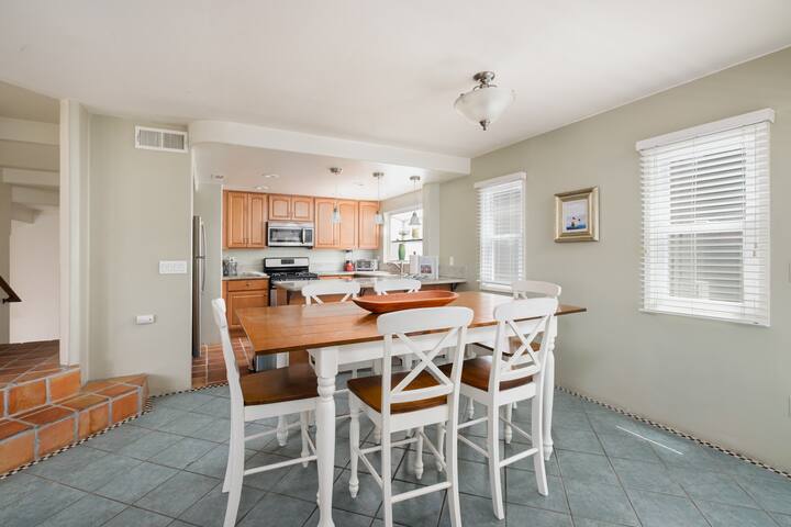 Jersey Court Jubilee! Dual Town Homes on 1 Lot! gallery image 4