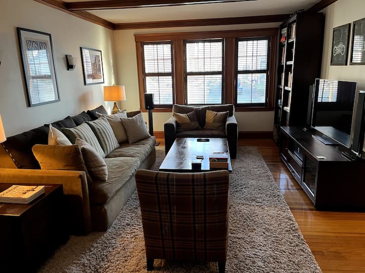 Near Boston / Everett historic two-bedroom