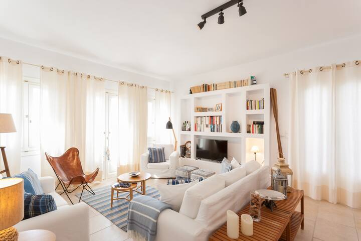 On The Rocks-Main House Serviced Premium Villa gallery image 5