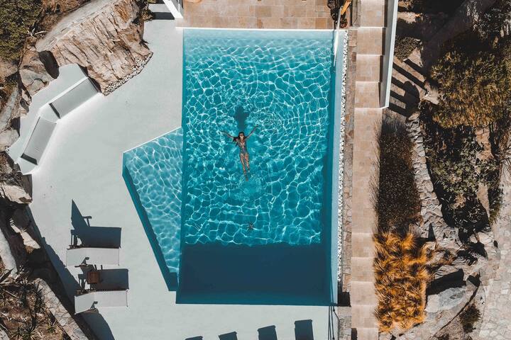 On The Rocks-Main House Serviced Premium Villa