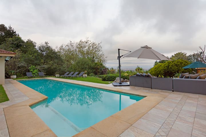 Luxury Serviced Villa in Constantia gallery image 2
