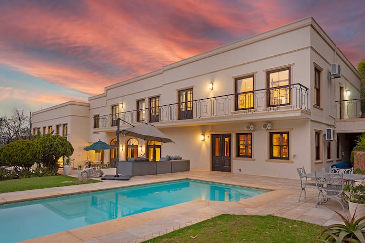 Luxury Serviced Villa in Constantia