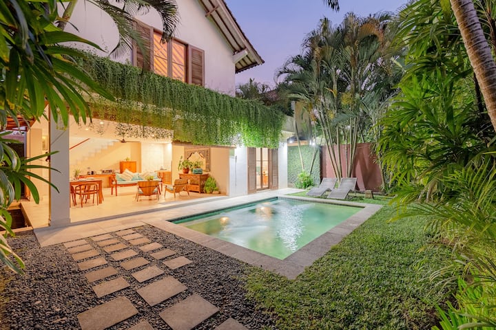 Luxurious 2 BR Villa in Seminyak Center