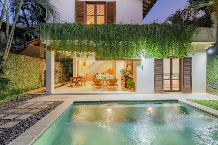 Luxurious 2 BR Villa in Seminyak Center