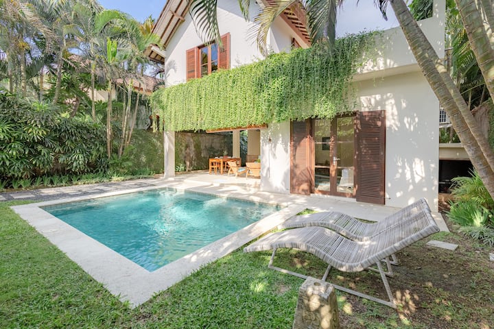 Luxurious 2 BR Villa in Seminyak Center