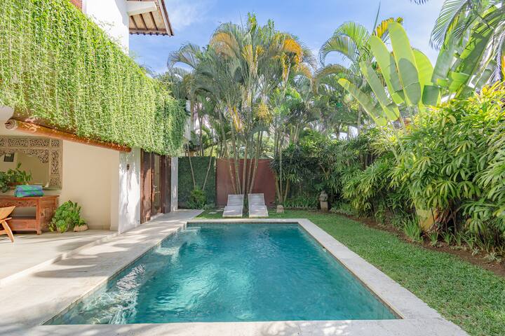 Luxurious 2 BR Villa in Seminyak Center