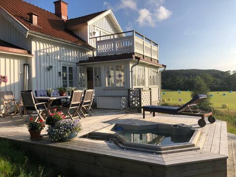 Idyllic, seaside captain's villa at Orust