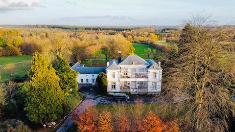 Superb holiday home with big pool for max 14 pers