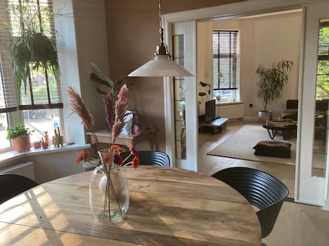 Spacious corner-house with charm