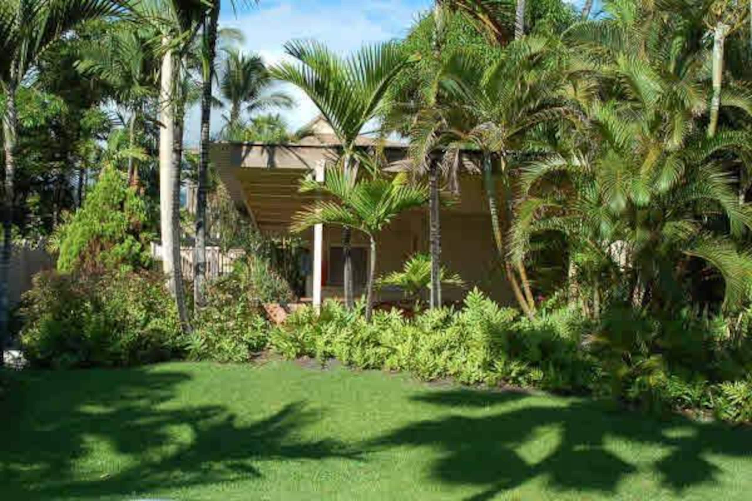 Condo in Kailua-Kona · ★4.61 · 2 bedrooms · 3 beds · 1 private bath - Image 4