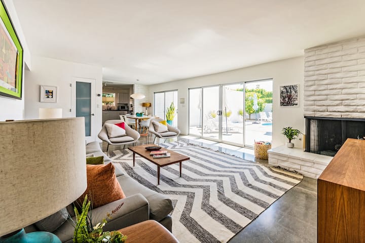 Mid-century Luxury Retreat • Pool • Mountain Views - Palm Springs, CA