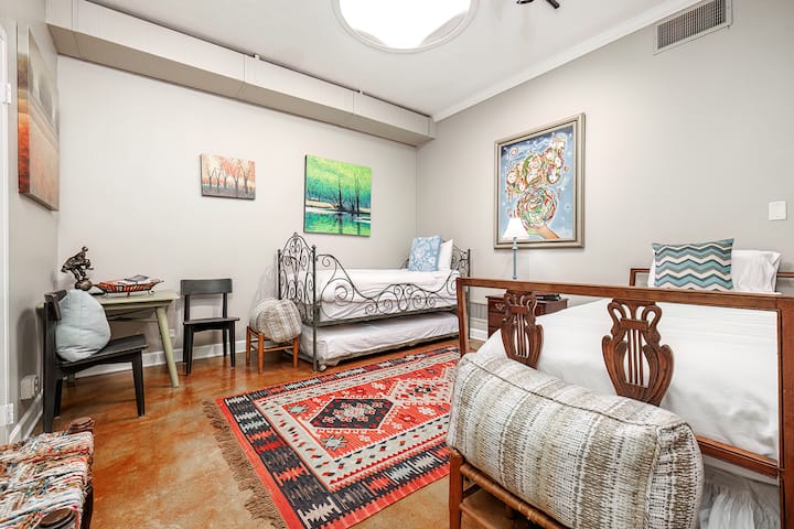 Twin/ Trundle Bedroom