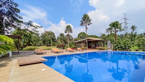 Tagaytay Private Villa w Infinity pool by Enchante