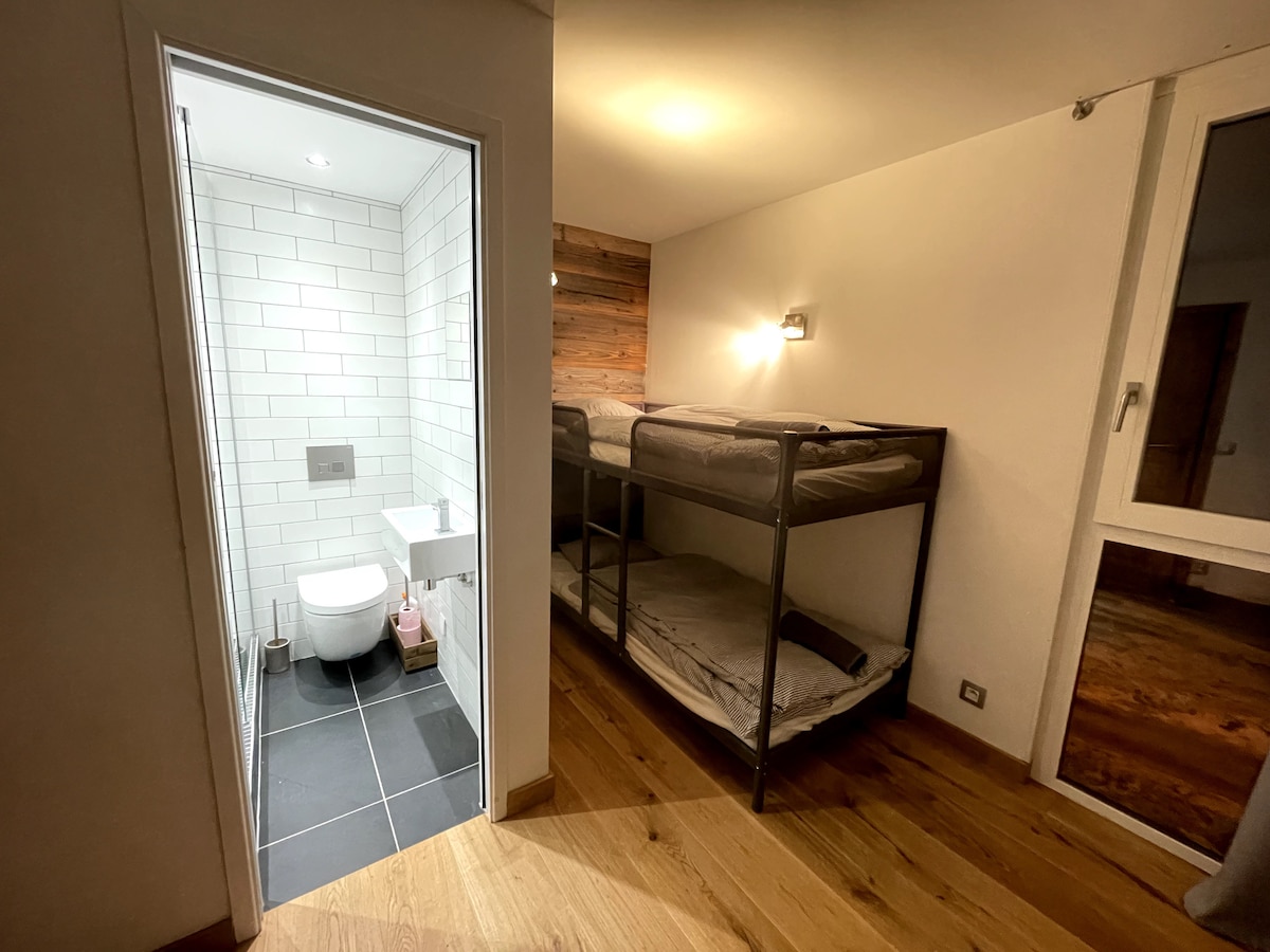 dormitorio 3 con baño privado con ducha 