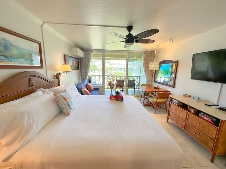 Warm and relaxing space with King bed and cable TV with streaming services.