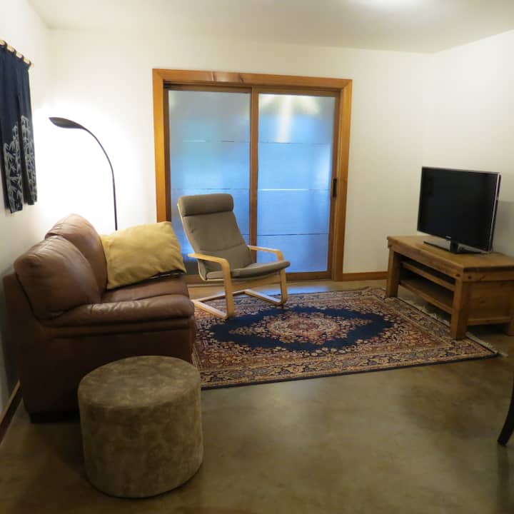 Peaceful Pad In Forested Area, Yet Close To City - Nelson