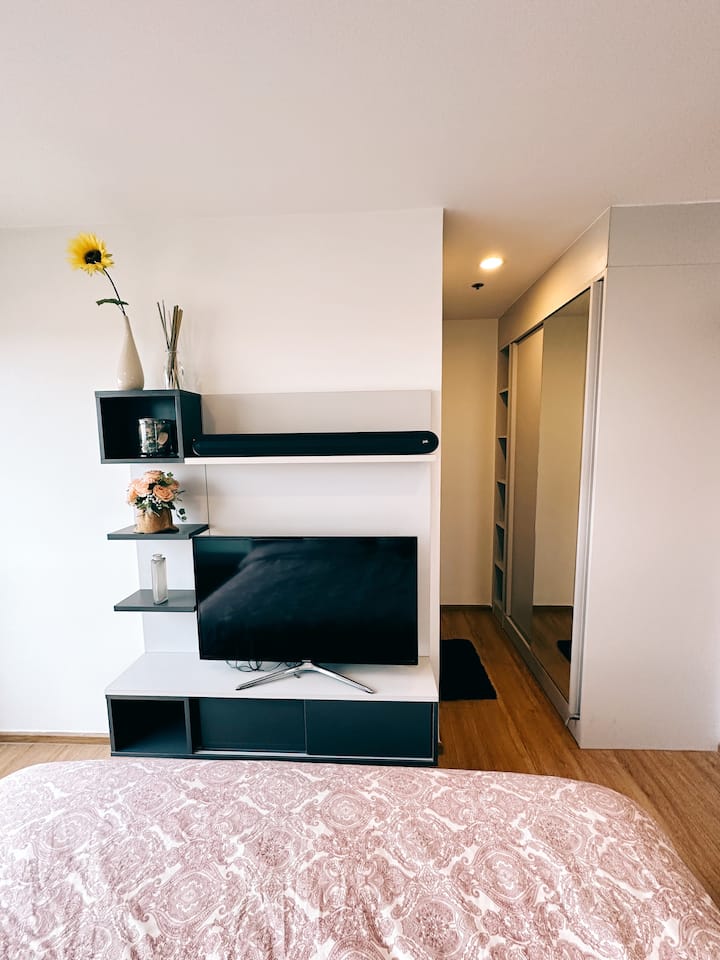 Master built in wardrobe, and ensuite bathroom