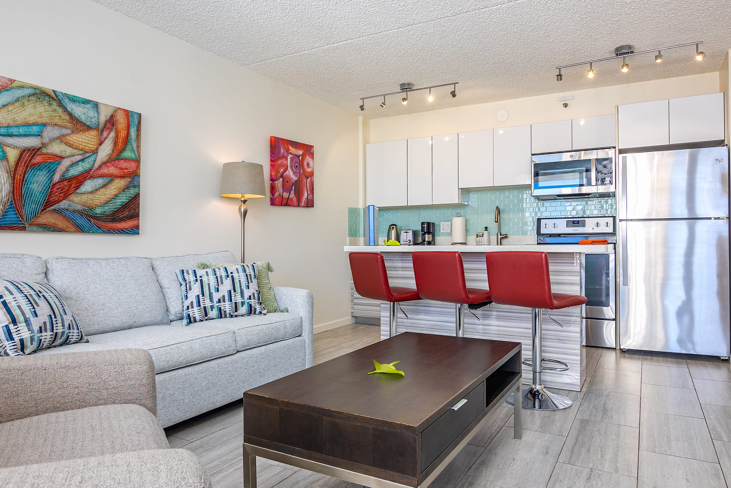 Family Vacation 1bd w/ Pool & Free Parking - Image 12
