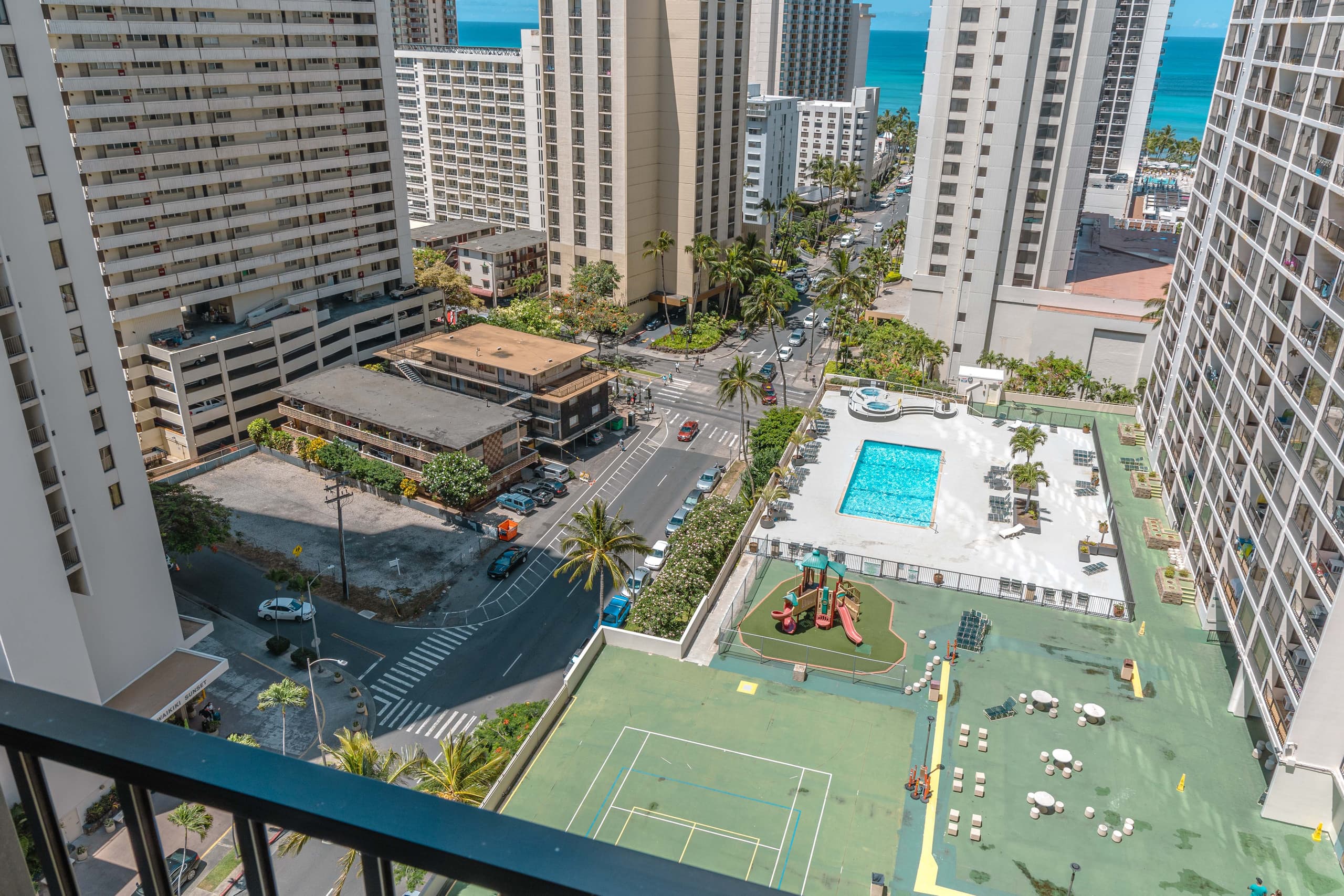Family Vacation 1bd w/ Pool & Free Parking - Image 33