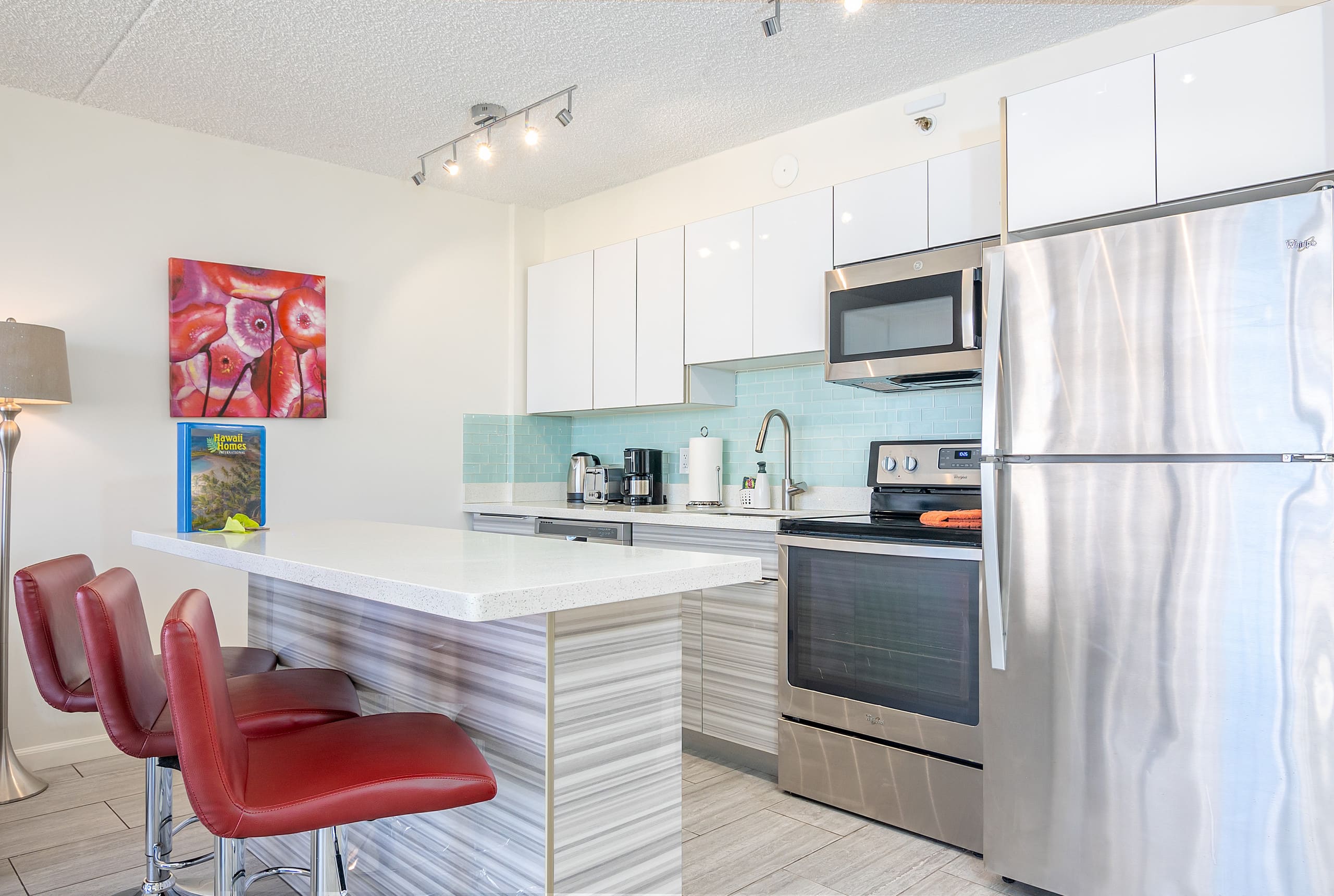 Family Vacation 1bd w/ Pool & Free Parking - Image 9