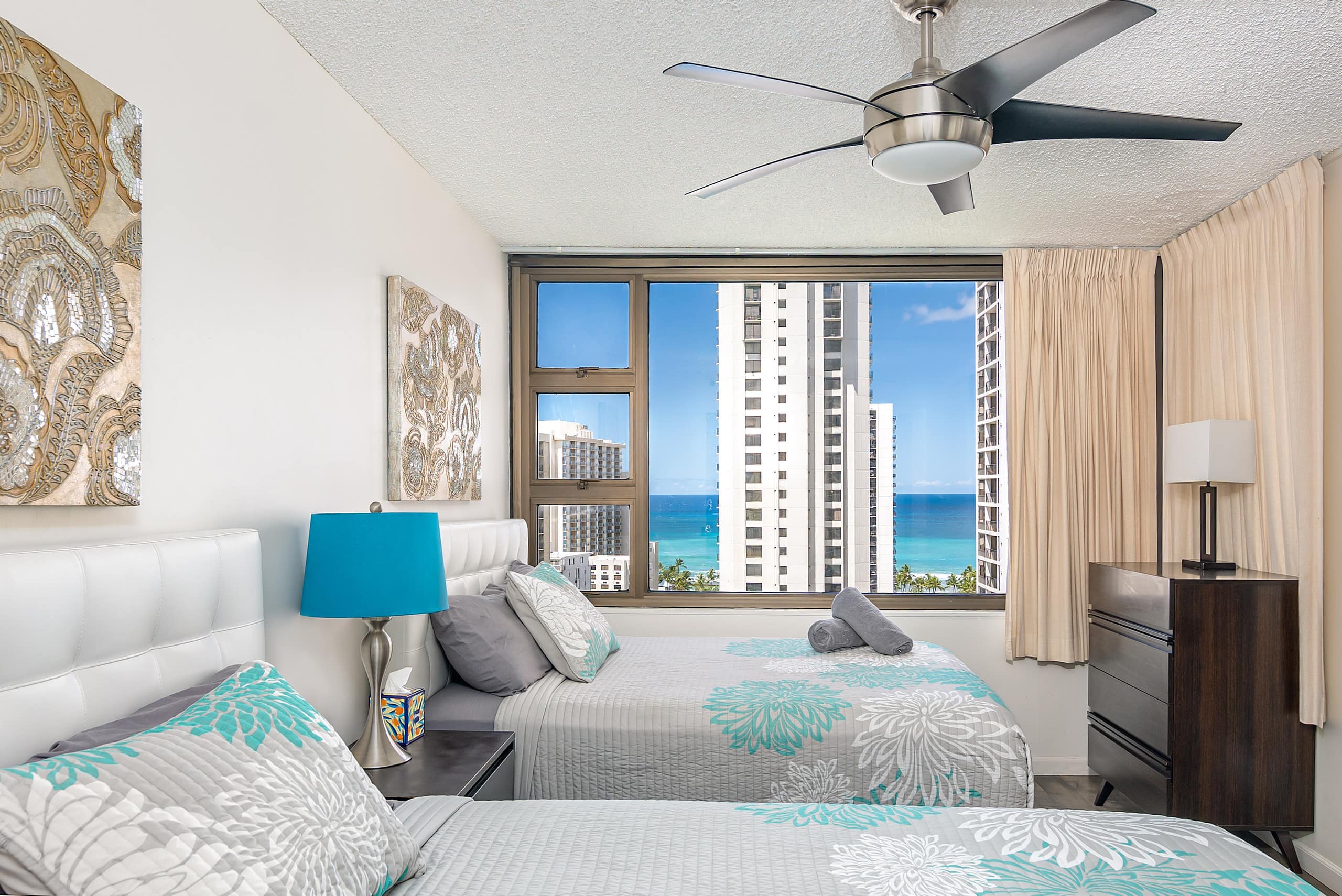 Family Vacation 1bd w/ Pool & Free Parking - Image 10