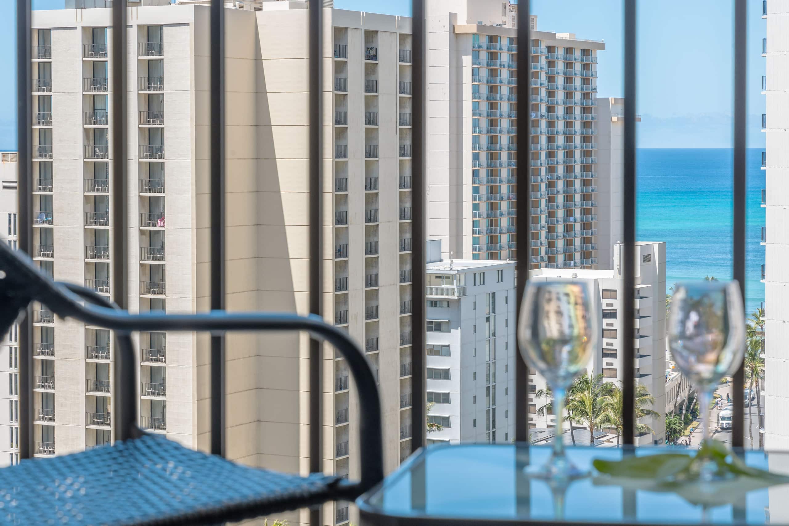 Family Vacation 1bd w/ Pool & Free Parking - Image 27