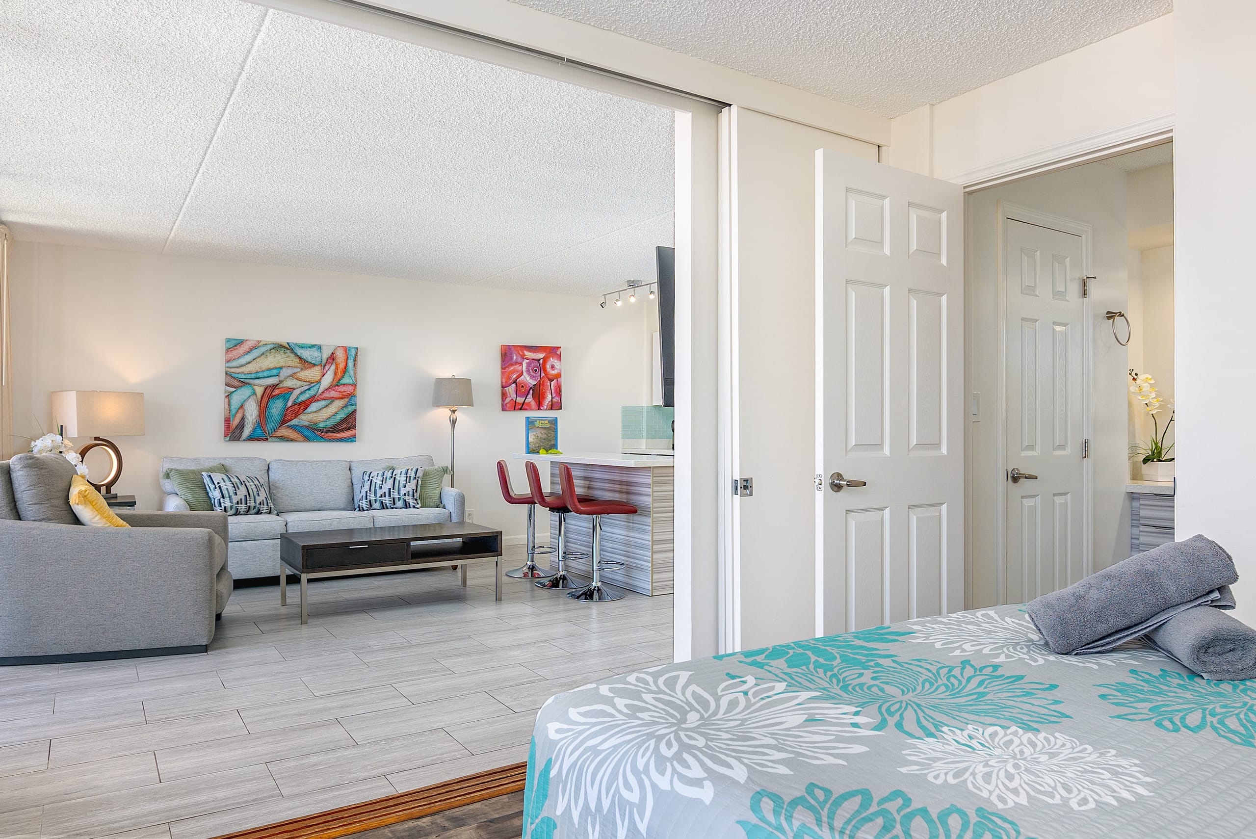 Family Vacation 1bd w/ Pool & Free Parking - Image 19