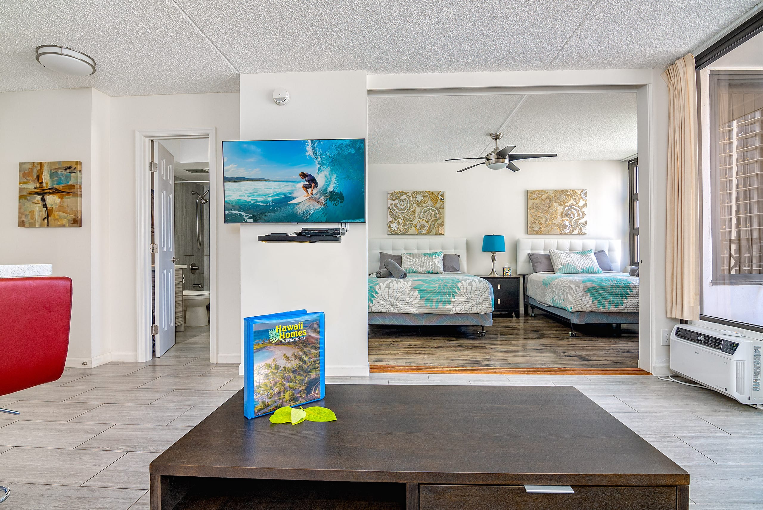 Family Vacation 1bd w/ Pool & Free Parking - Image 2
