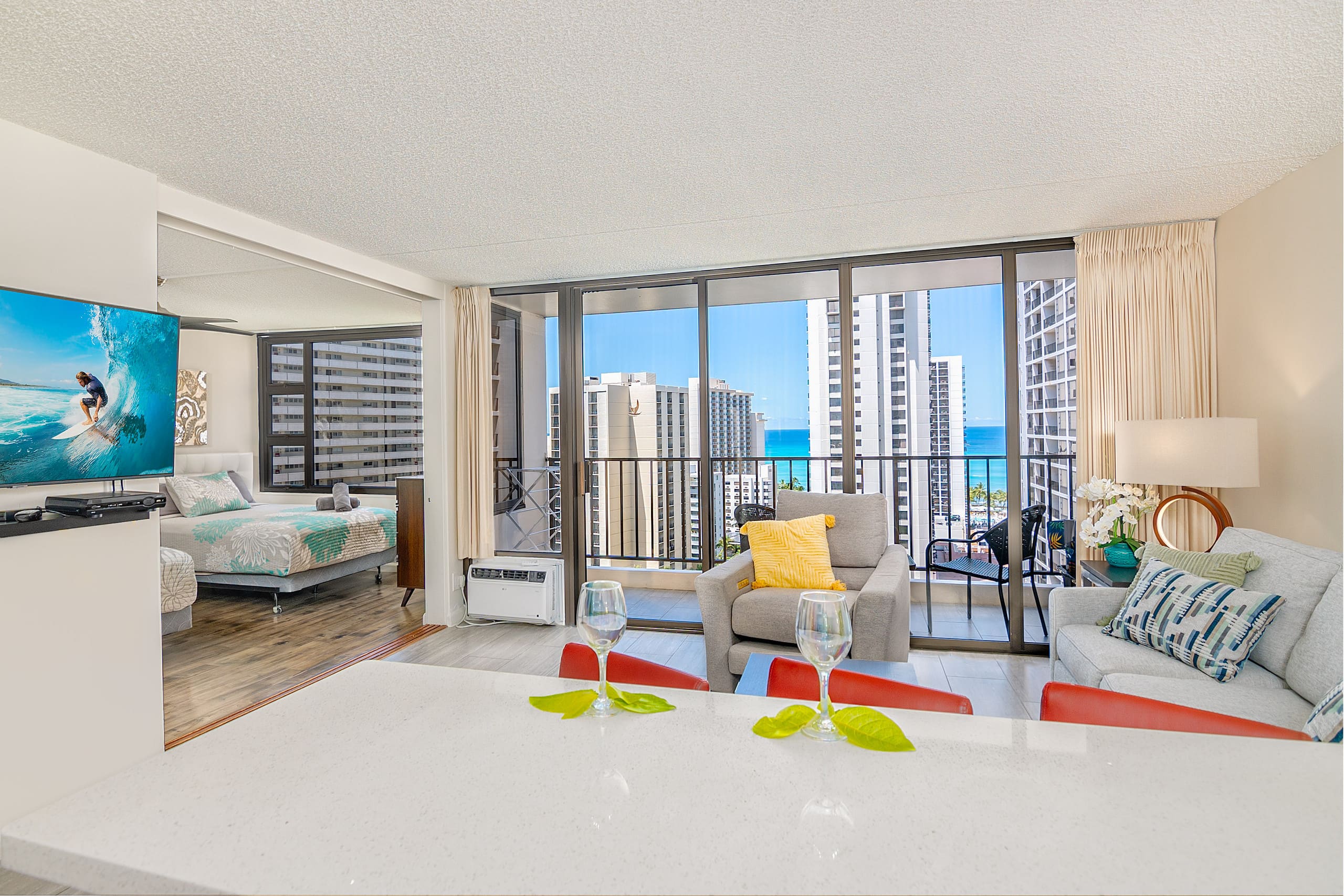 Family Vacation 1bd w/ Pool & Free Parking - Image 26