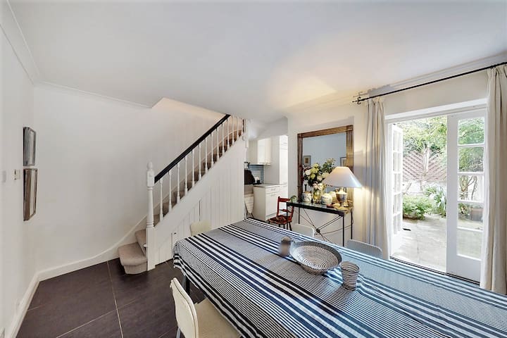 “Blue heaven”-chic House in quiet central location