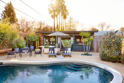 Eco Luxury Private Sanctuary / The Farmhouse Oasis