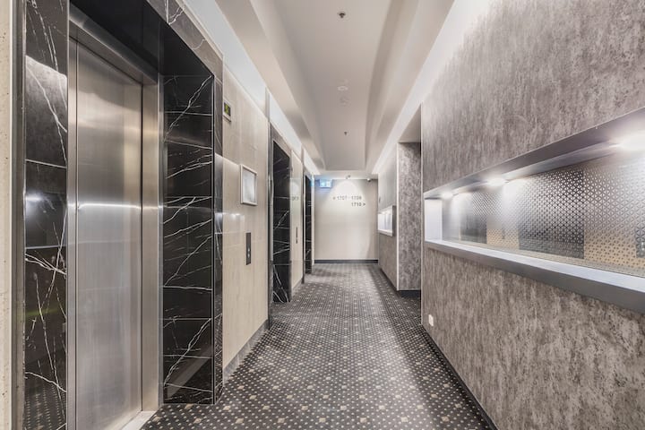 Top Drawer Penthouse with Sweeping Vistas