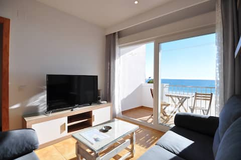 Ocean front with terrace, sun and tranquility