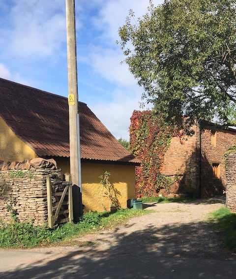 Top Airbnb: The Annexe, Champion House, Moorend Farm, BS16 1SP in South Gloucestershire