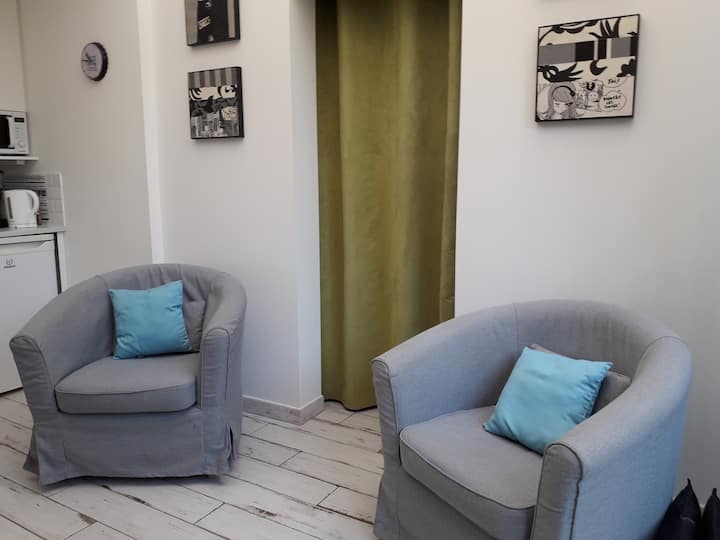 Deux fauteuils de repos dans le séjour