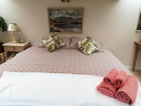 Popular Airbnb listing: The Studio in the Garden - Cosy, quirky cabin. in Coldside