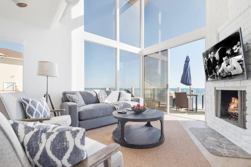 A Malibu Road townhouse on the sand, Malibu, California, United States, photo 7 of 10