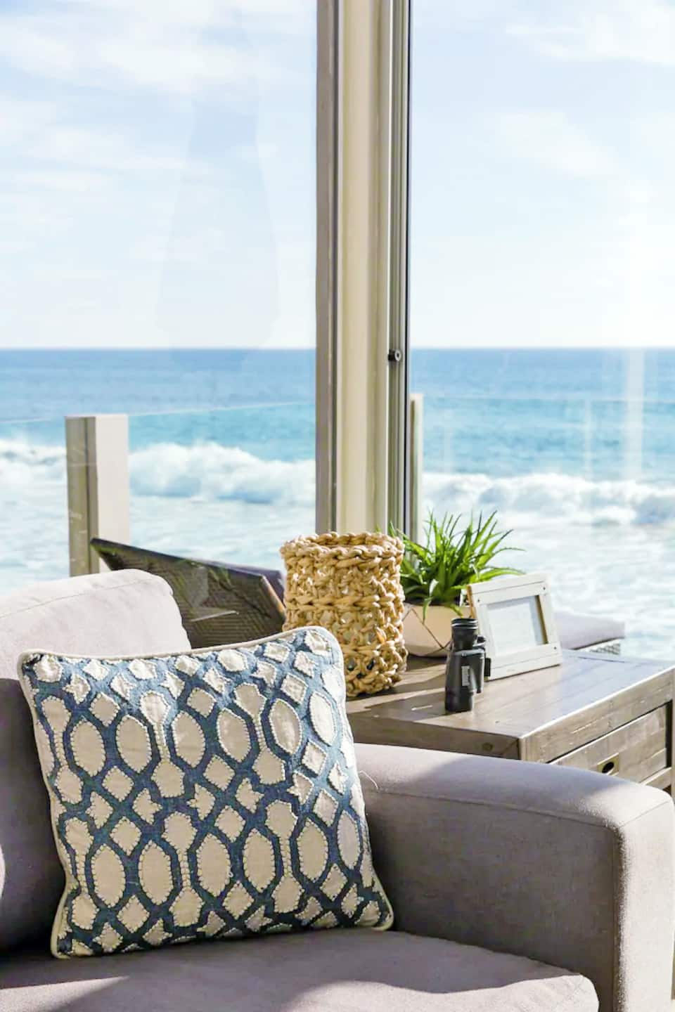 A Malibu Road townhouse on the sand, Malibu, California, United States, photo 6 of 10
